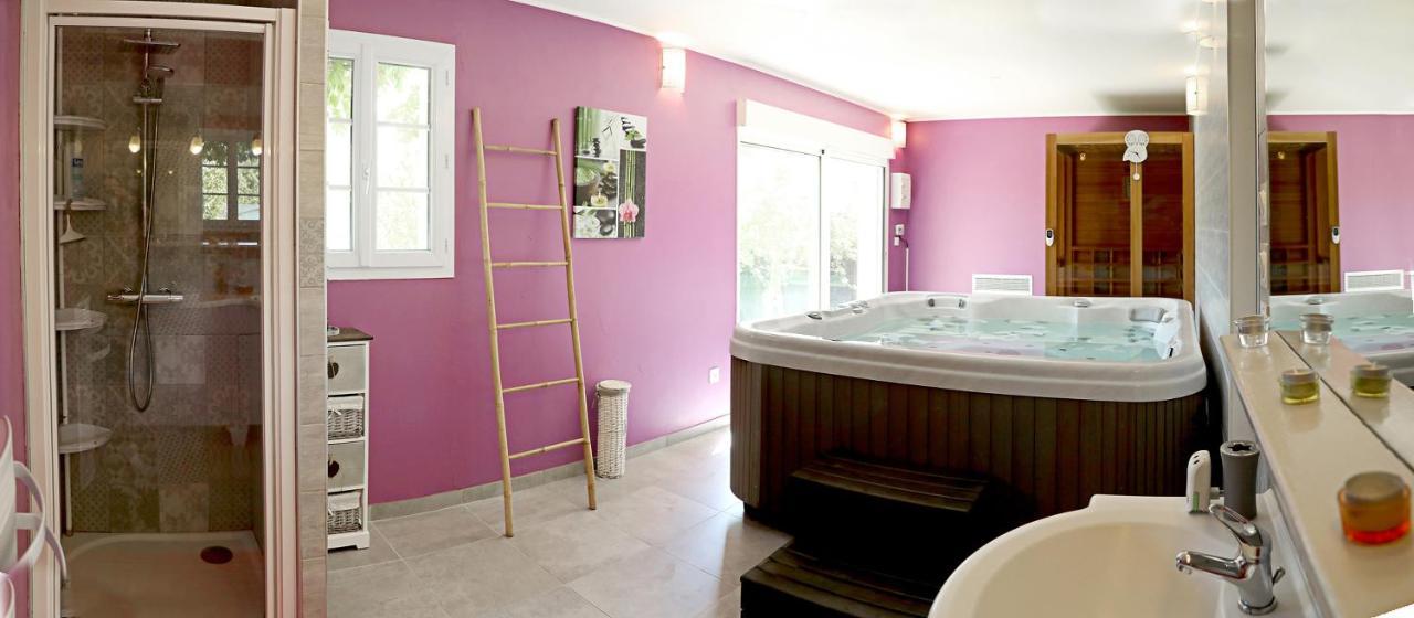 Au Coeur Du Bien Etre, Chambre D'Hotes Avec Piscine Chauffee Et Couverte, Spa, Sauna, Massages Monteaux Exterior photo