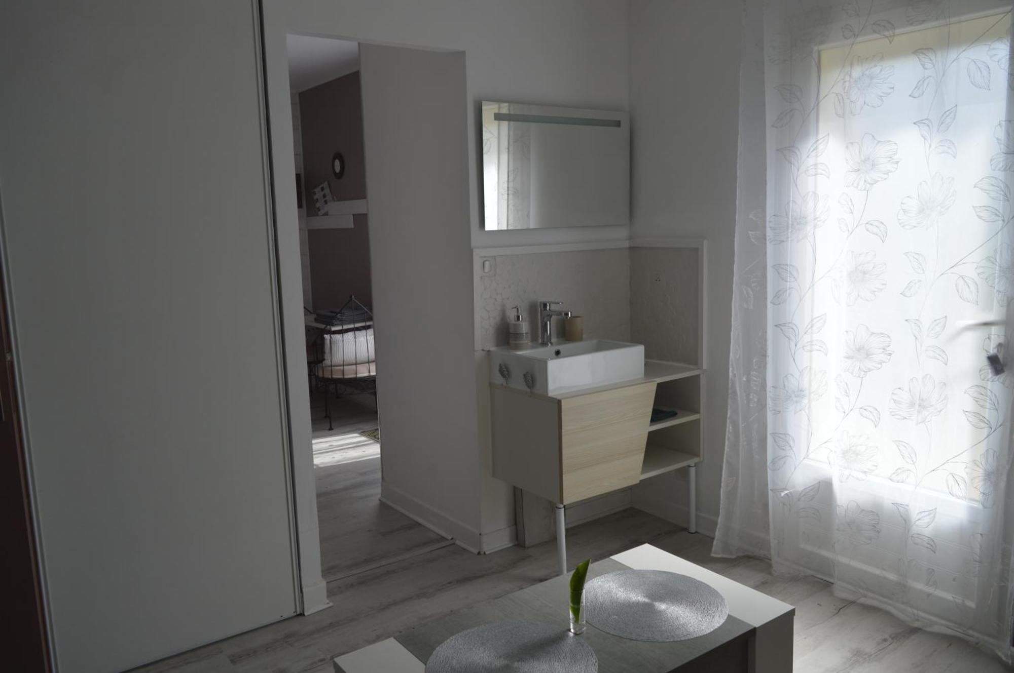 Au Coeur Du Bien Etre, Chambre D'Hotes Avec Piscine Chauffee Et Couverte, Spa, Sauna, Massages Monteaux Exterior photo